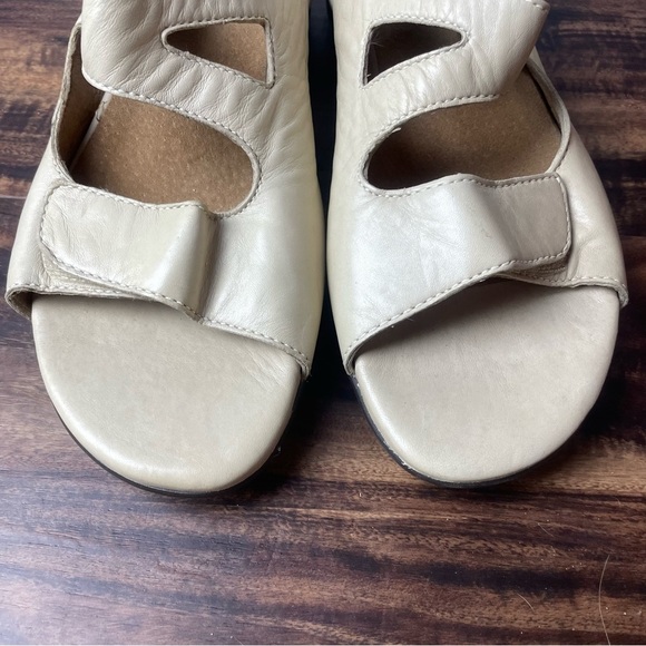 Clark Artisan Beige Leather Athletic Hook & Loop Comfort Sandal Size 10N - Picture 12 of 12